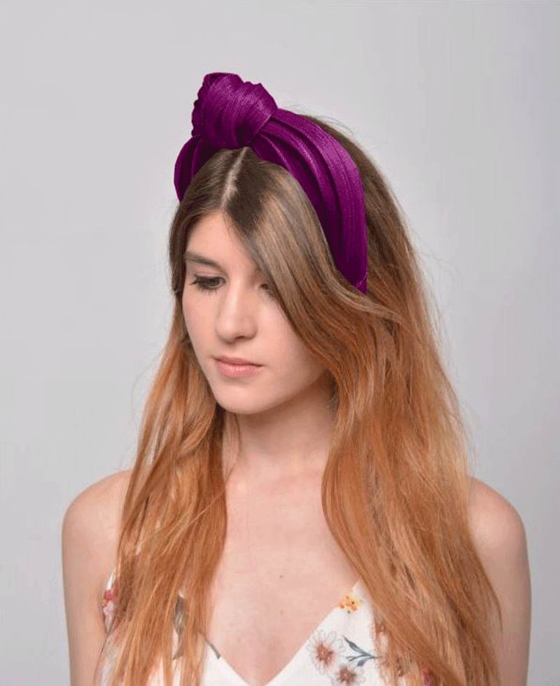 Headband with Knot in Purple. Model Adriana