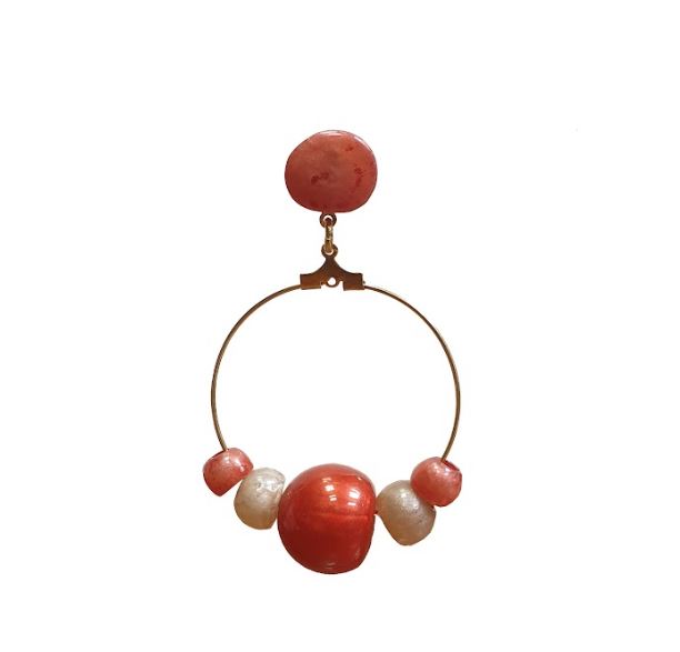 Boucles d'Oreilles Créoles Boules de Corail et Nacre Beige