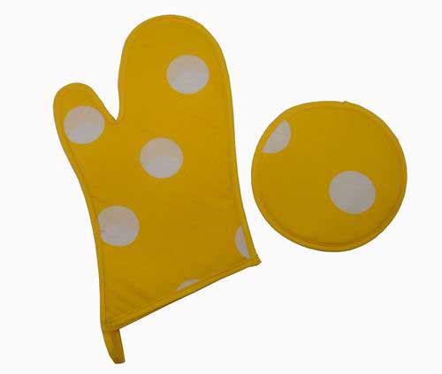 Yellow Mitten and oven glove