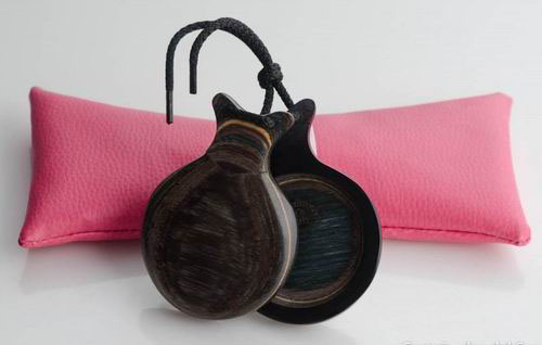 Grey-Grained Wooden Professional Castanets with V-Shaped Ears by Castañuelas del Sur
