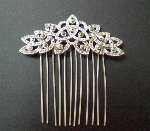 Leaves shaped comb in silver and marcasitas