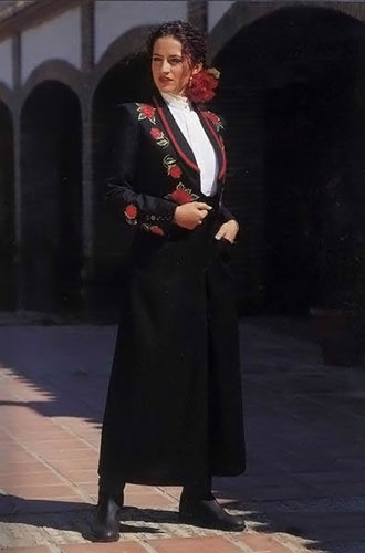 Black Horsewoman Jacket Embroidered with Red Roses and Plain Black Divided Skirt