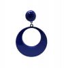 塑料弗拉门戈耳环。巨大的环状物。蓝色