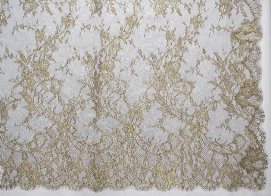 Rectangular shawl Cream colour. Measurements: 100cm X 200cm