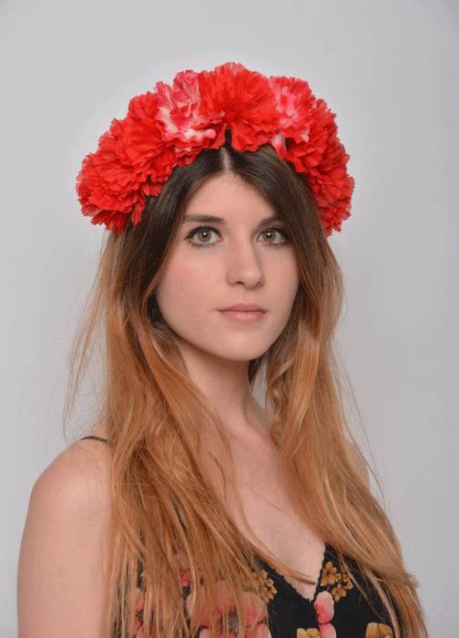Diadem Frida. Diadem with Red Carnations