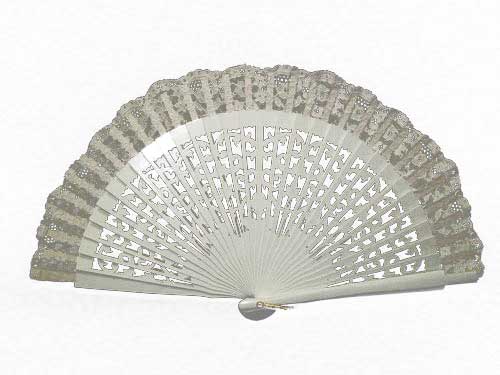 Pear tree lacquered wood bride fan with cream lace