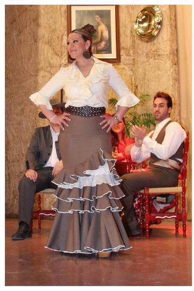 Falda Campera Estilo Flamenco en Color Marrón