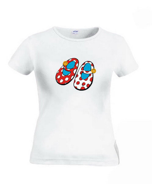 T-shirt with polka dots shoes with button