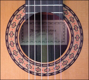 Flamenco guitars for left-handed persons