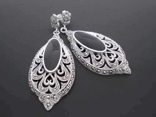 Silver earrings with “marcasitas” and onyx