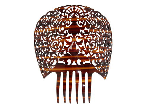 Shell shaped comb