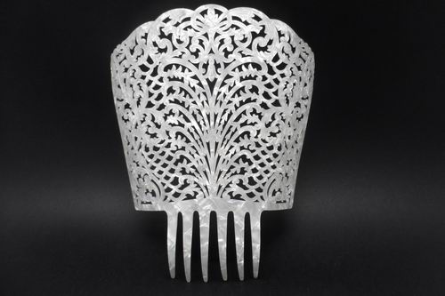 Mother of Pearl Comb - Ref.94M Embossed