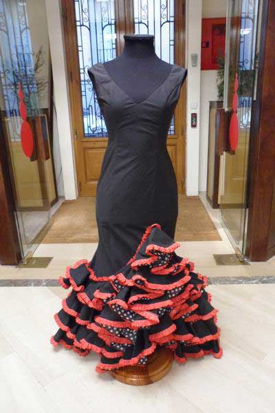 Robes flamenco pour dames. Lola T - 34