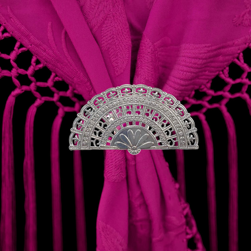 Broche Plateado en Forma de Abanico