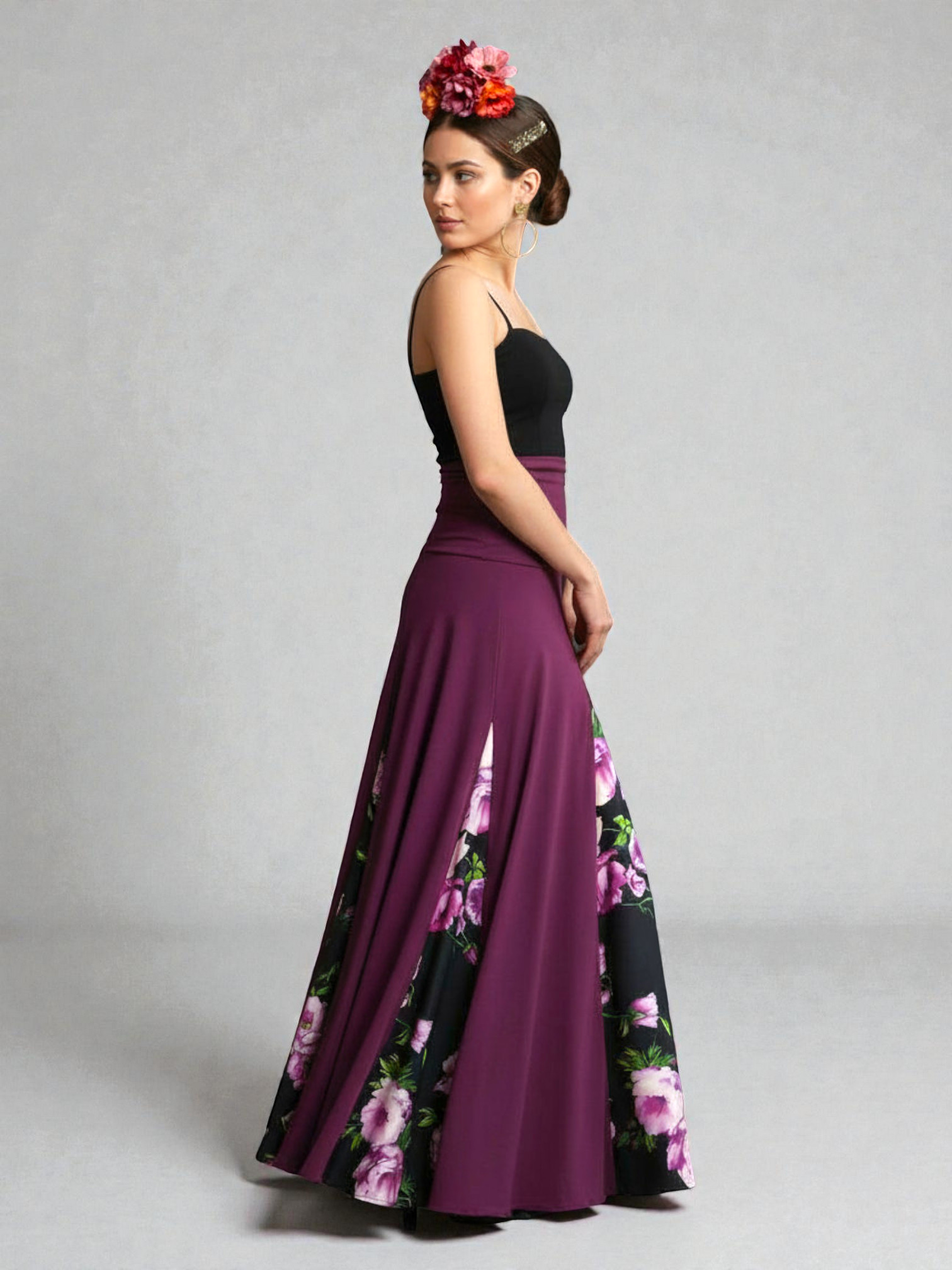 Falda Flamenca Modelo Cala con Fajín en Color Berenjena y Godets Estampados