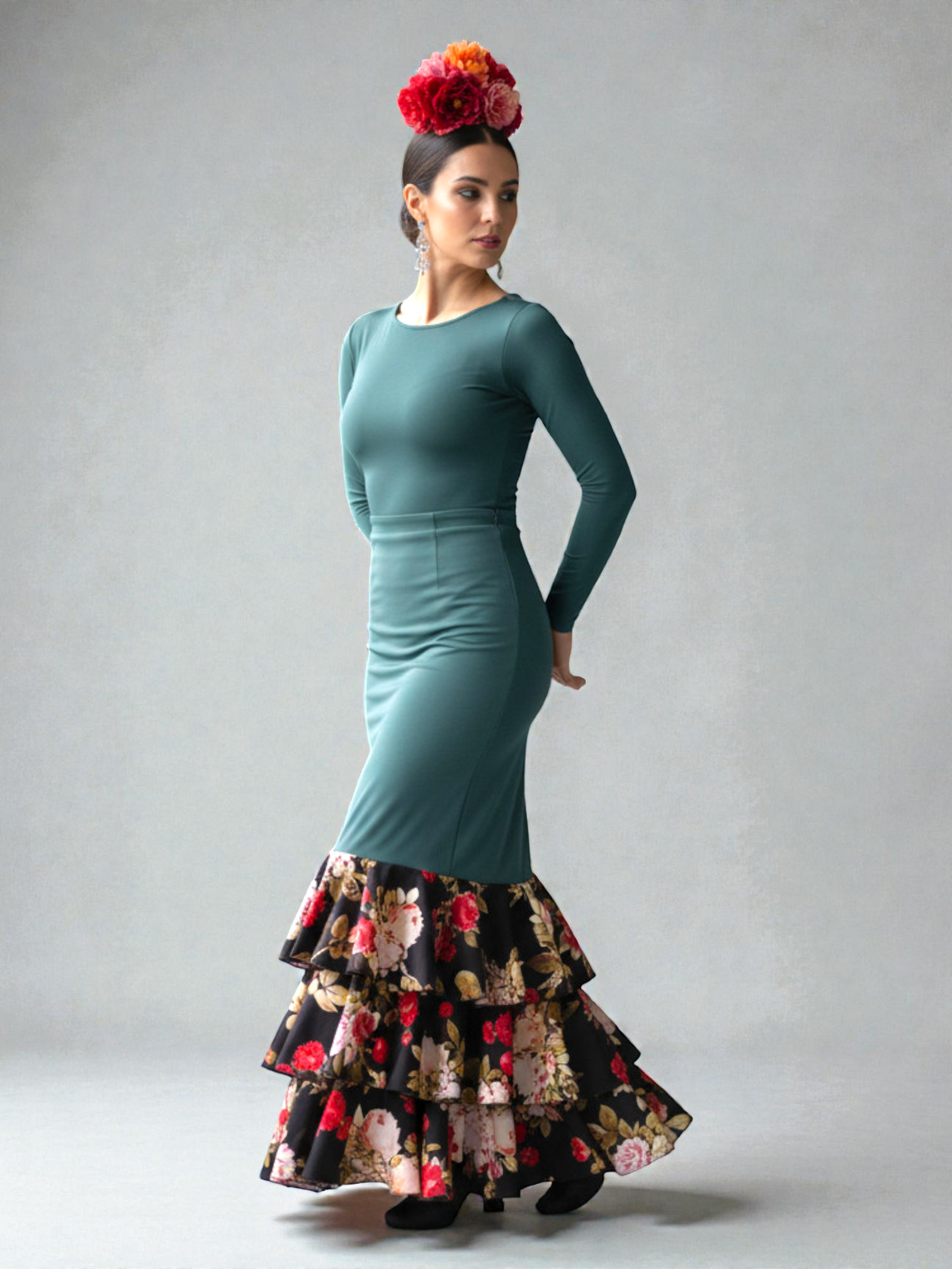 Falda Flamenca Modelo Aureola. Punto Elástico Verde y Volantes de Flores de Colores