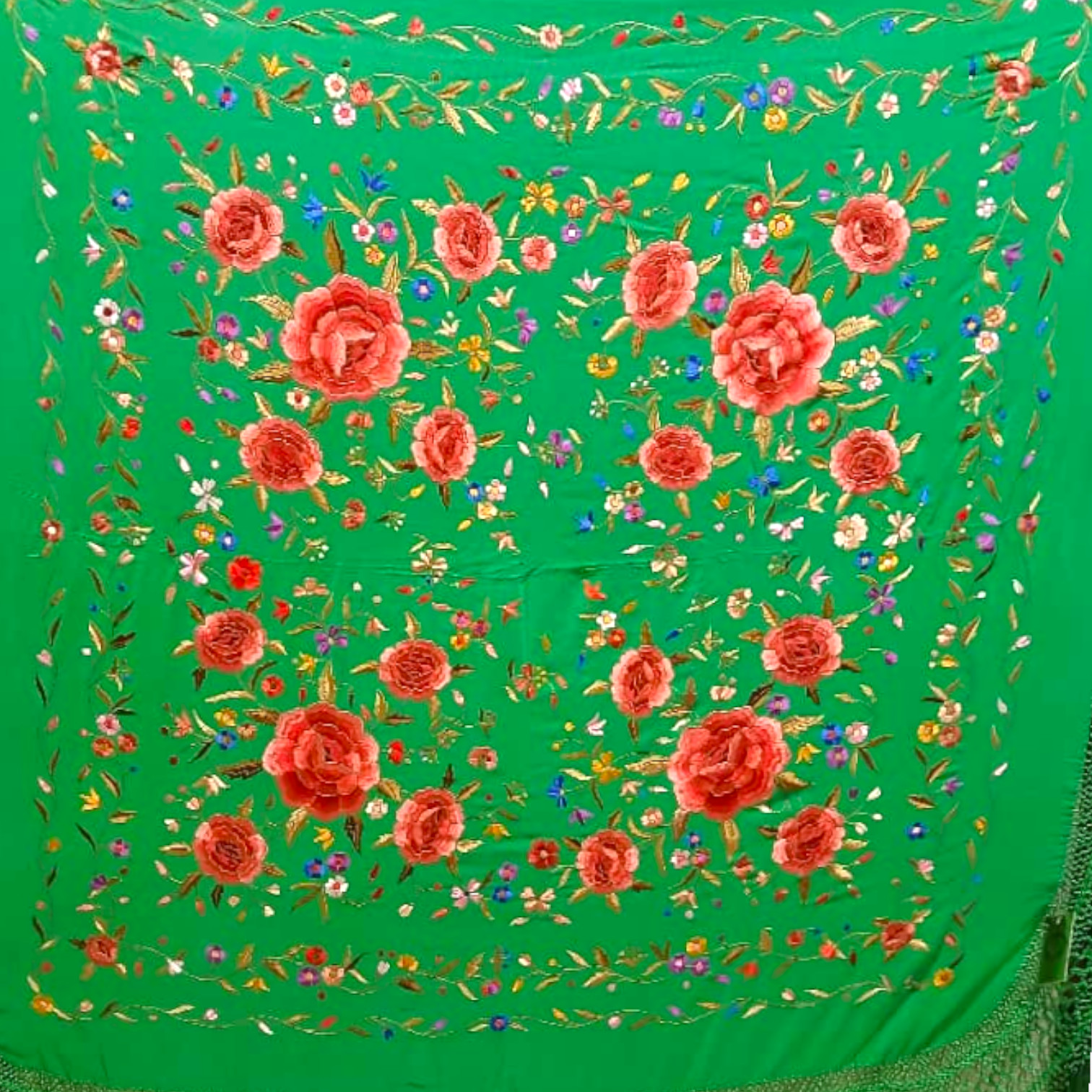 Mantón de Manila bordado a mano. Ref. 1010874VRDCLRS