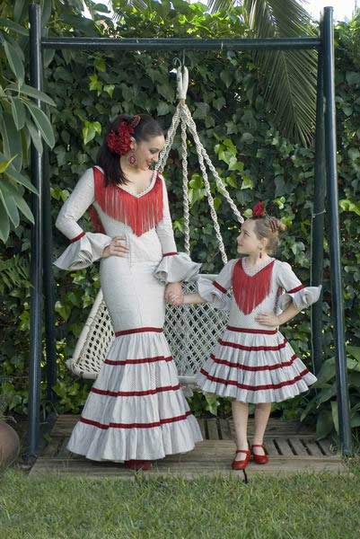 Trajes de flamenca madre e hija iguales 2019 2025