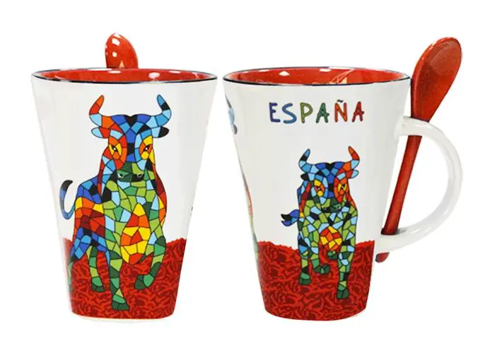 Mug Toro Trencadis Gaudí Taza con cucharilla. Ole Mosaic
