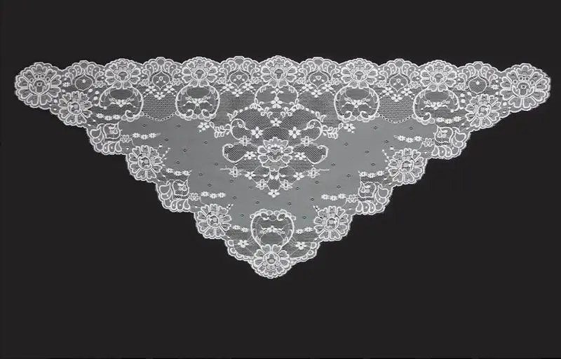 Mantille Triangulaire. Ref. 12581-7. Mesures: 66 cm. X 154 cm