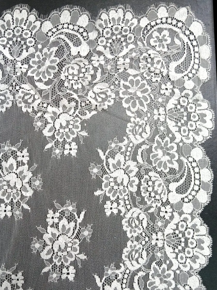 Mantilla de encaje blanco – Últimas unidades en liquidación