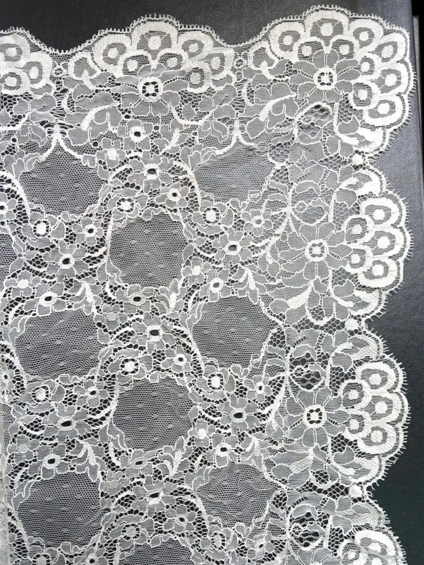 Mantilla de encaje blanco – Últimas unidades en liquidación
