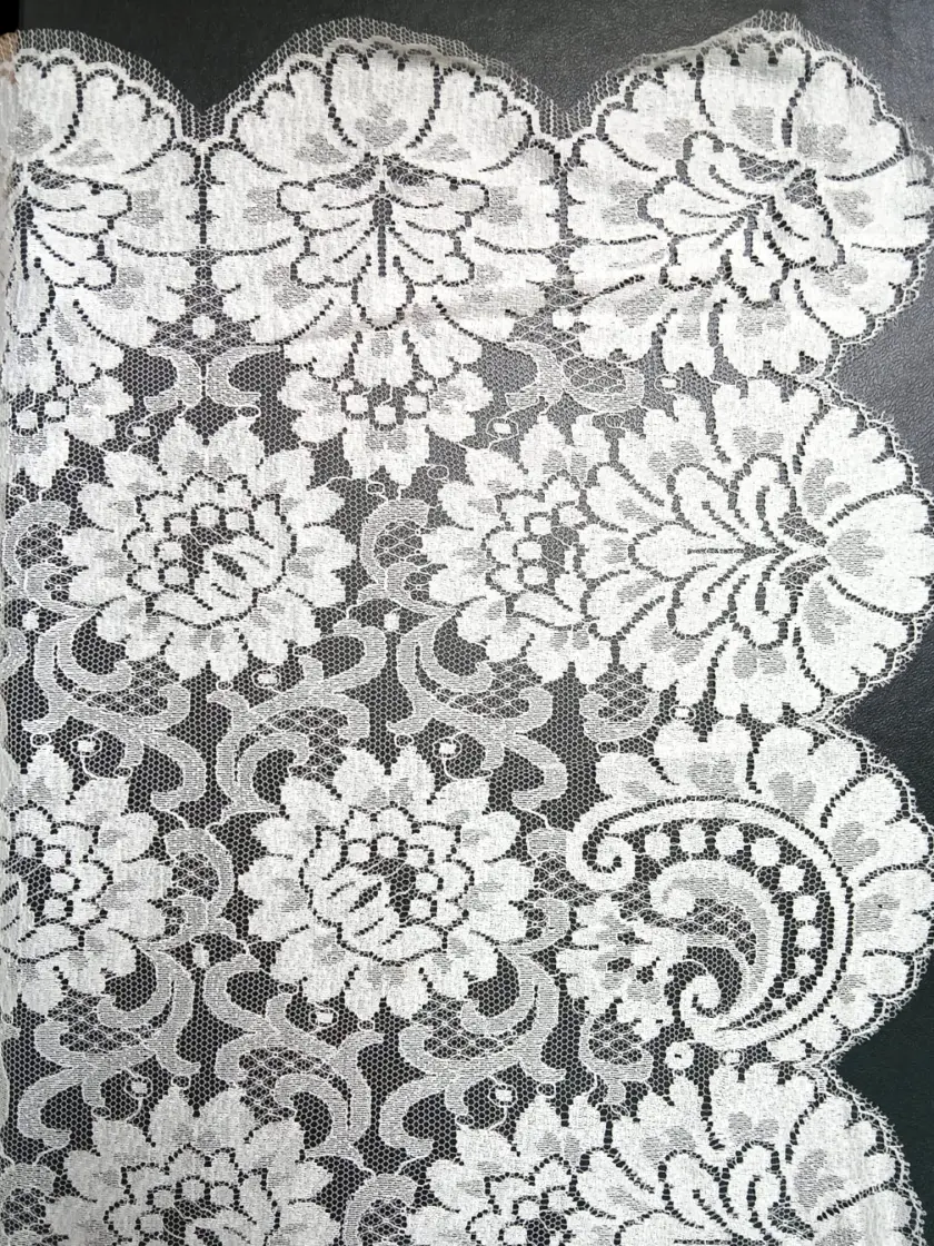 Mantilla de encaje blanco – Últimas unidades en liquidación