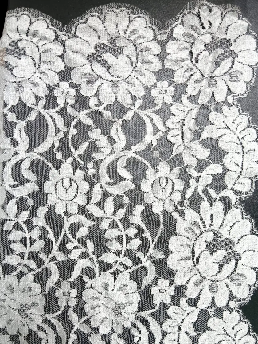 Mantilla de encaje blanco – Últimas unidades en liquidación