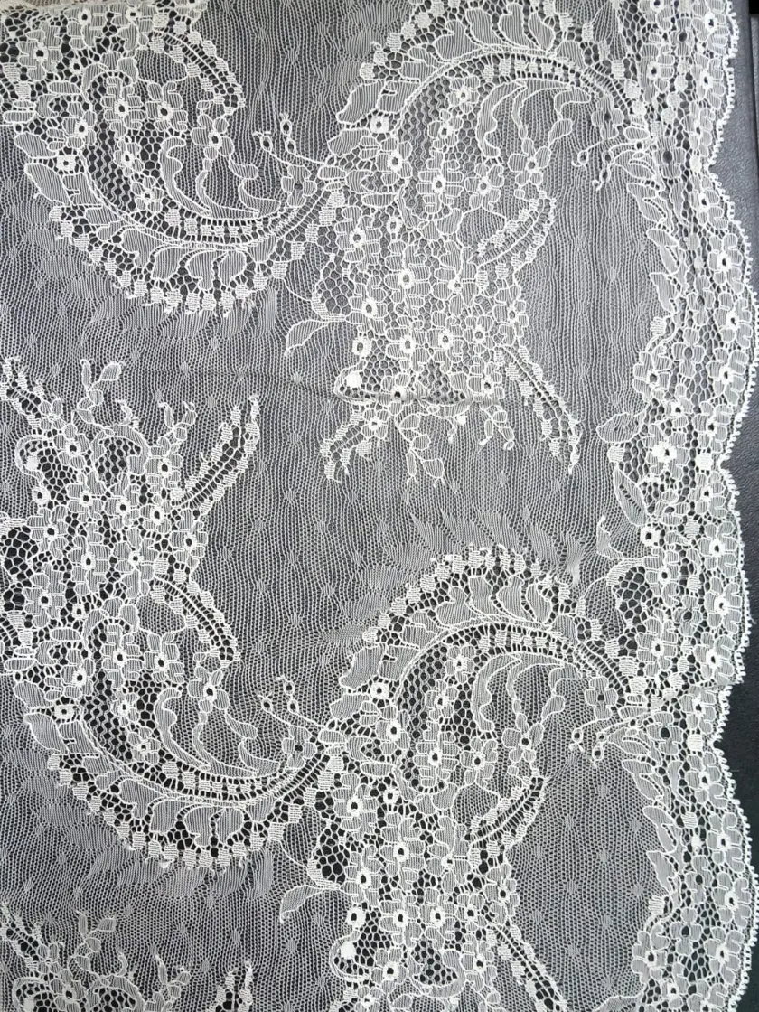 Mantilla de encaje blanco – Últimas unidades en liquidación