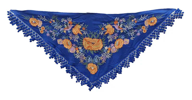 Embroidered Small Shawls with Fringes of Strawberry Trees, Crafts and Passion 