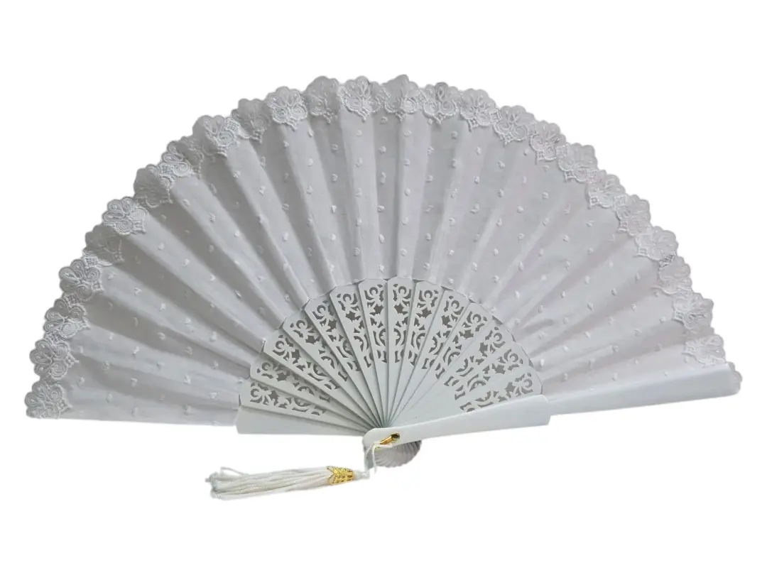 Abanico de novia de madera calada blanco con puntilla. Abanico nupcial romántico y sofisticado