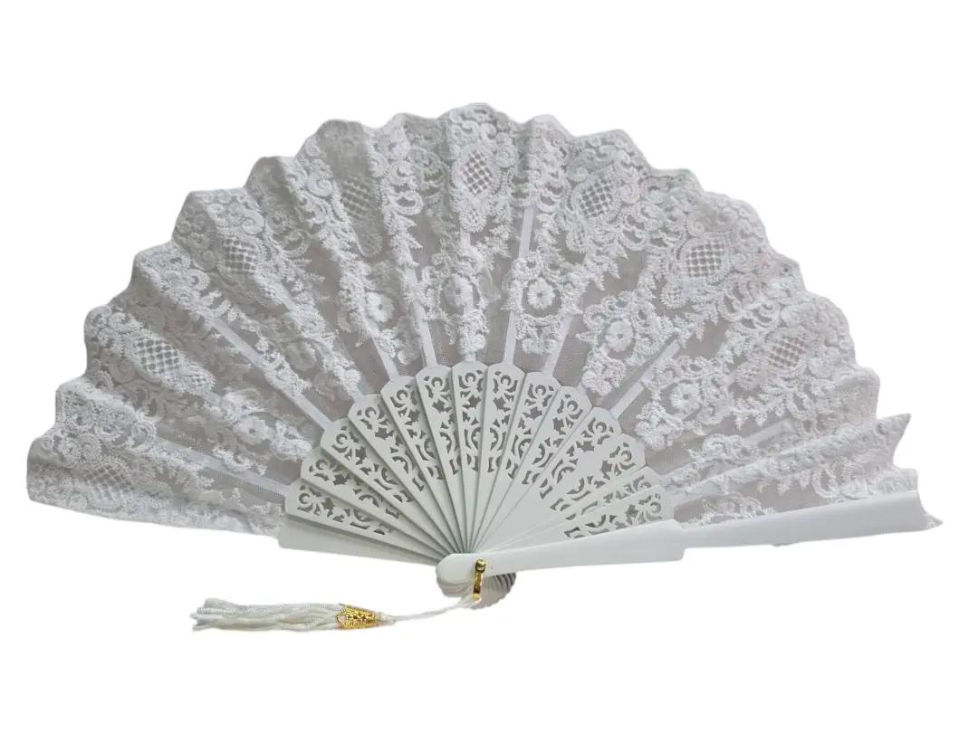 Abanico de novia blanco calado con puntilla. Abanico de ceremonia elegante hecho en España