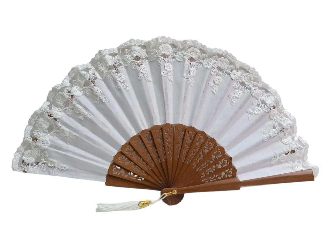 Abanico de boda para novia en encaje marfil y tela blanca con varillas de madera avellana