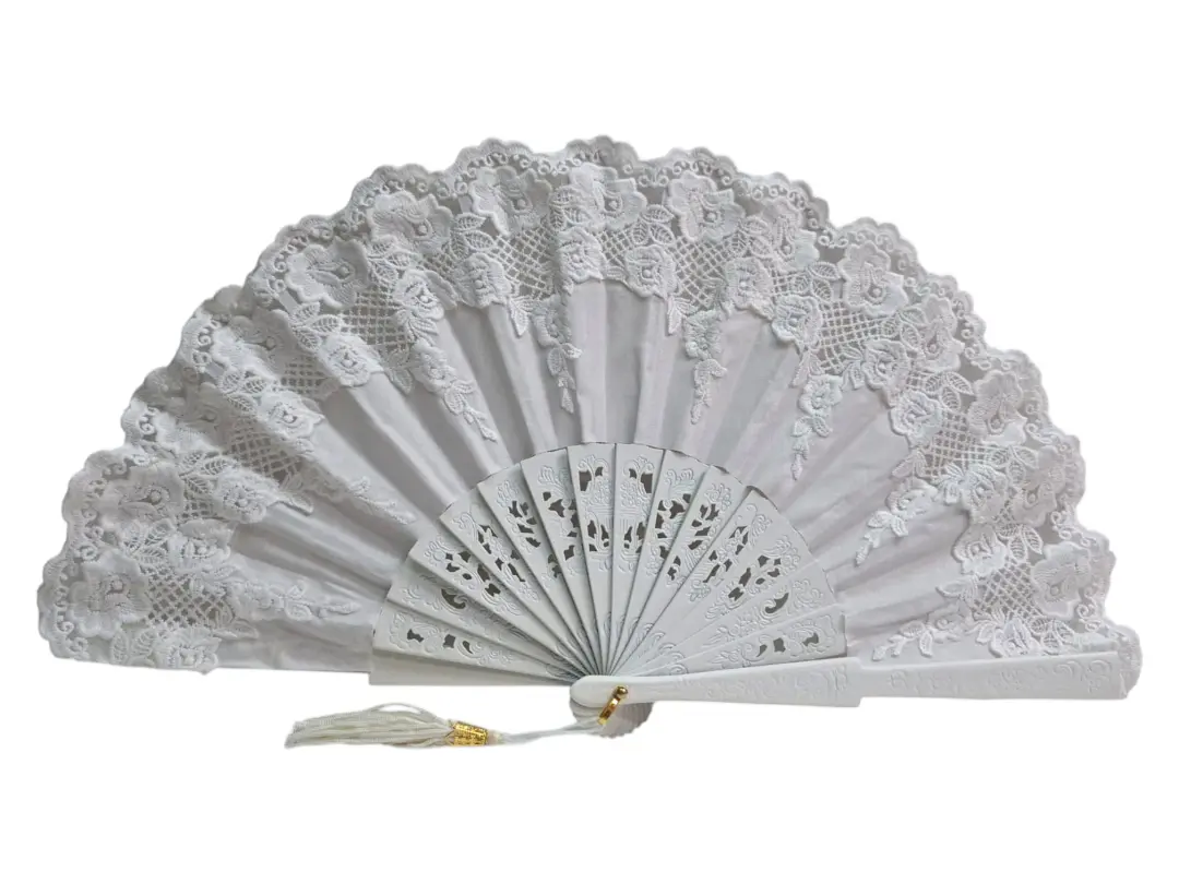 Abanicos de Blonda con Varilla Calada en Blanco. Ref. 1539