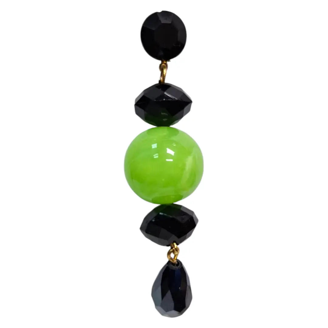 Elegant flamenco earrings in pistachio green with shiny black