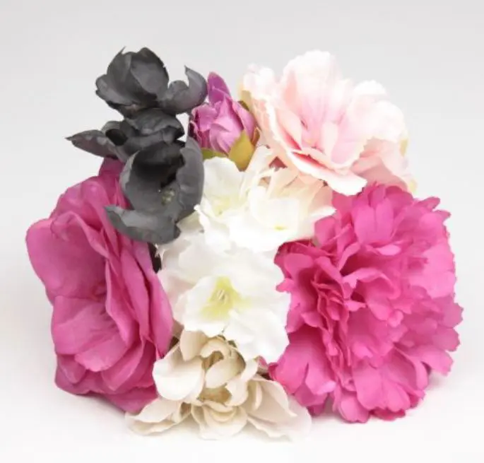 Elegant and Feminine Flamenco Bouquet. Model Irene.