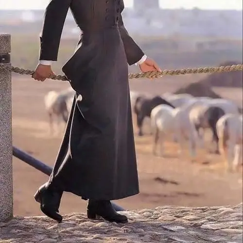 Side saddle skirt